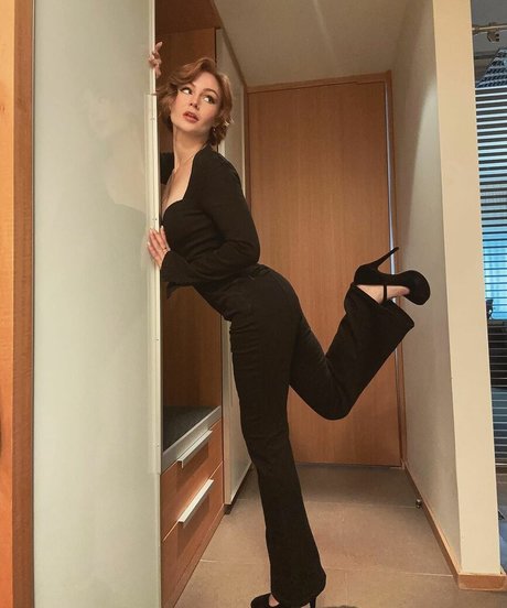 KallMeKris nude actress photo