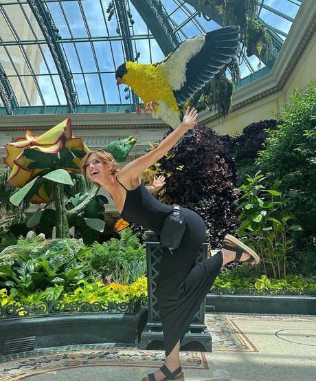 KallMeKris perfect star galleries