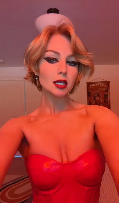 KallMeKris sex star pics