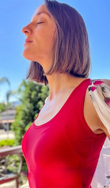 Ashley Victoria Robinson nice actress pic