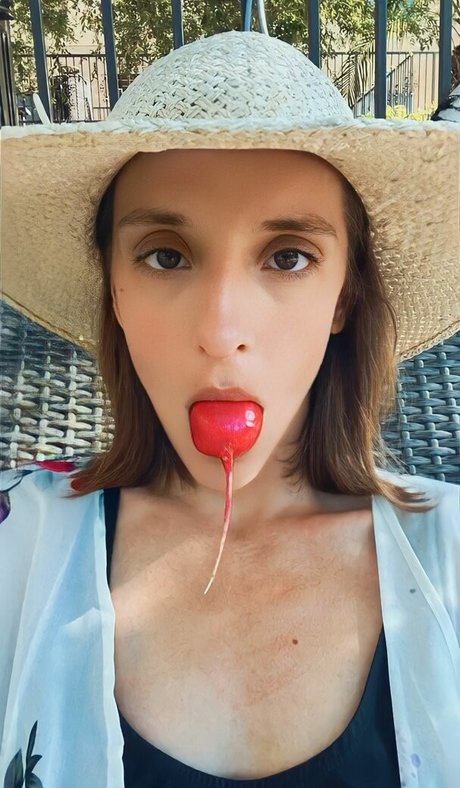 Ashley Victoria Robinson hot star photo