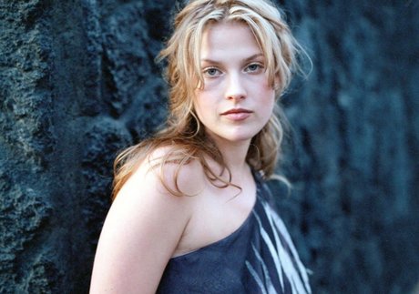 Ali Larter erotic model archive