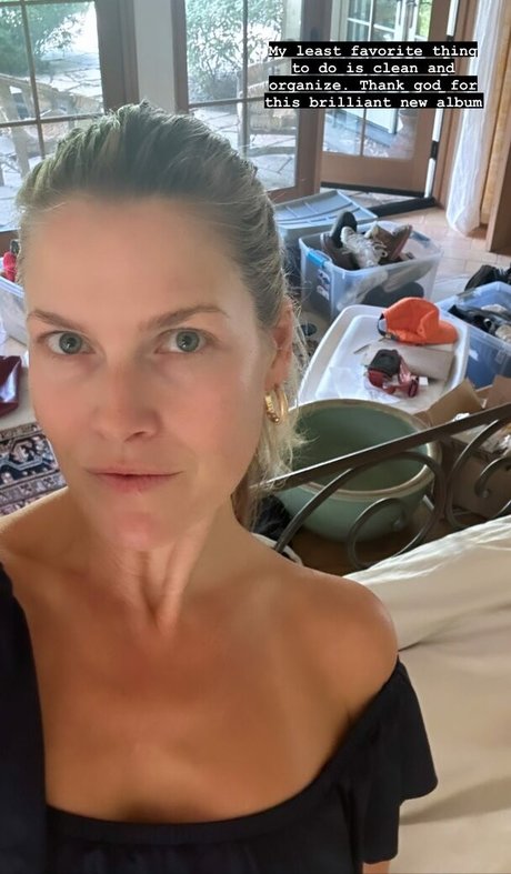 Ali Larter nude star image