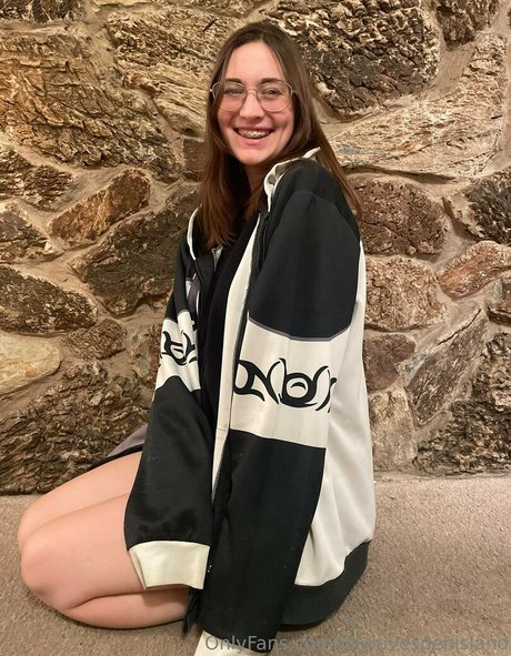 lillylovespenisland erotic star photo