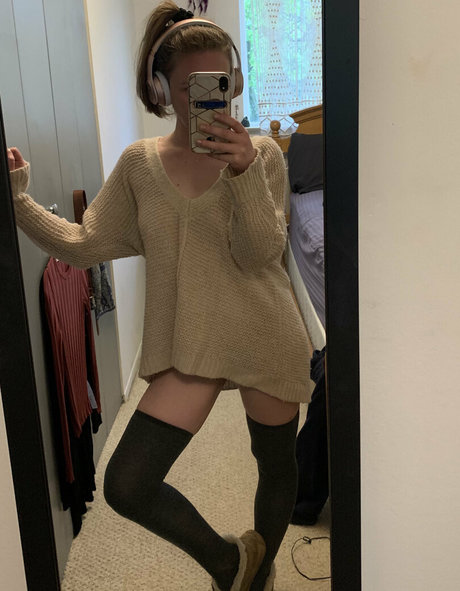 submissive gigi naked pornstar img