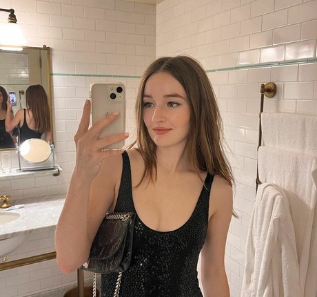 Kaitlyn Dever nude actress picture