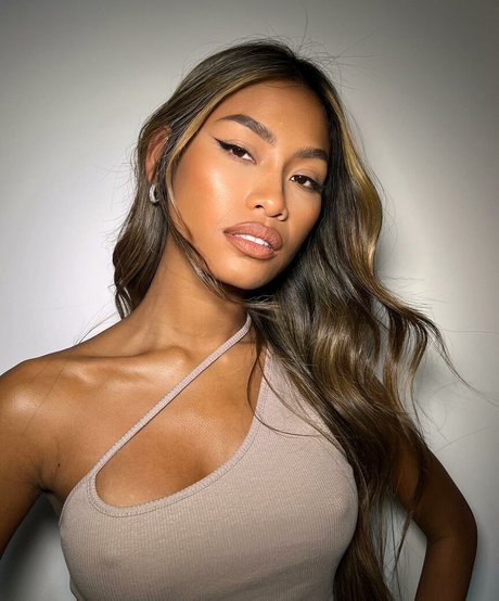 UN YA sexy model photos