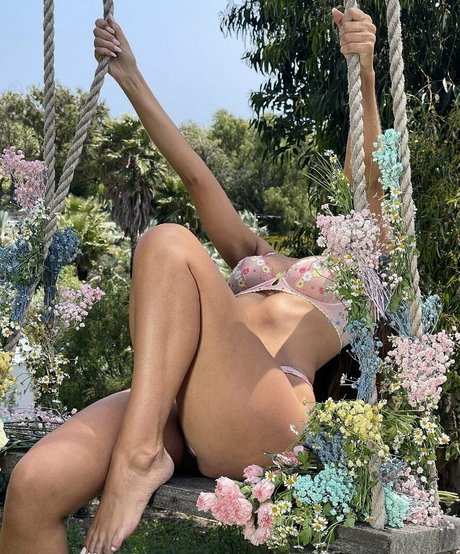 Kara Del Toro free star picture