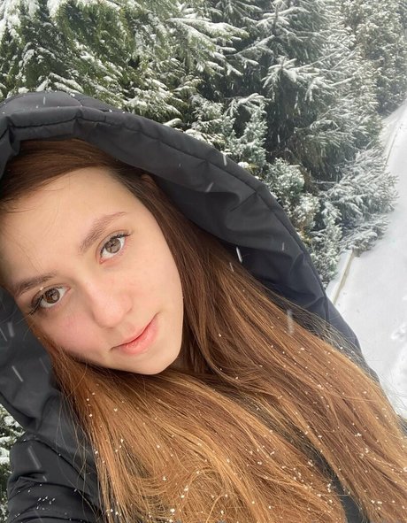 tasha111 model top picture