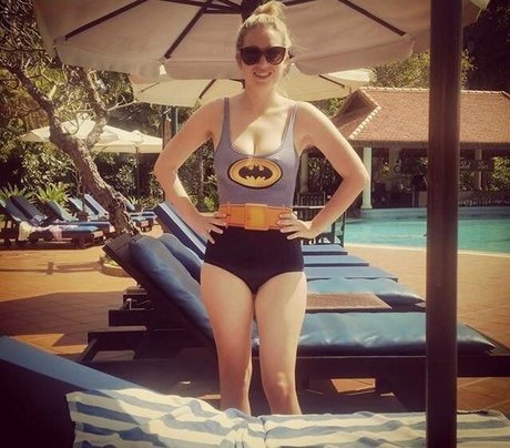 Sarah Cruddas adult model picture