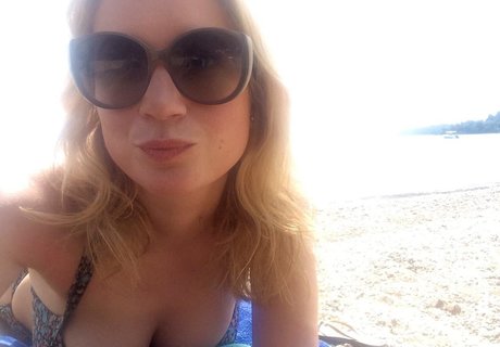 Sarah Cruddas sexy actress pictures