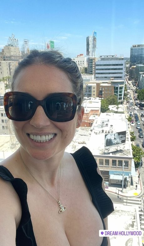 Sarah Cruddas art pornstar gallery