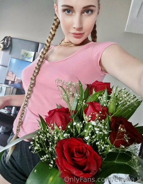 emilia tt pretty pornstar pictures