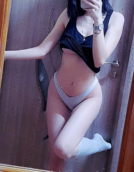 bunny mee naked model image