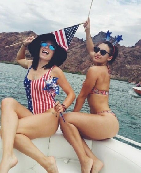 Francia Raisa free actress photo