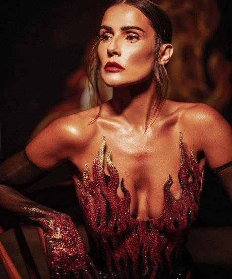 Deborah Secco sex model photo