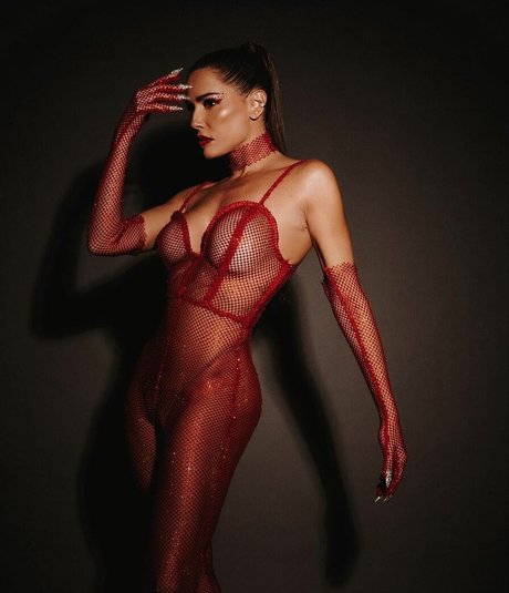 Deborah Secco hot star photo