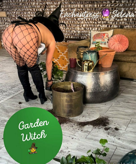 enchantressselenafree star erotic photo