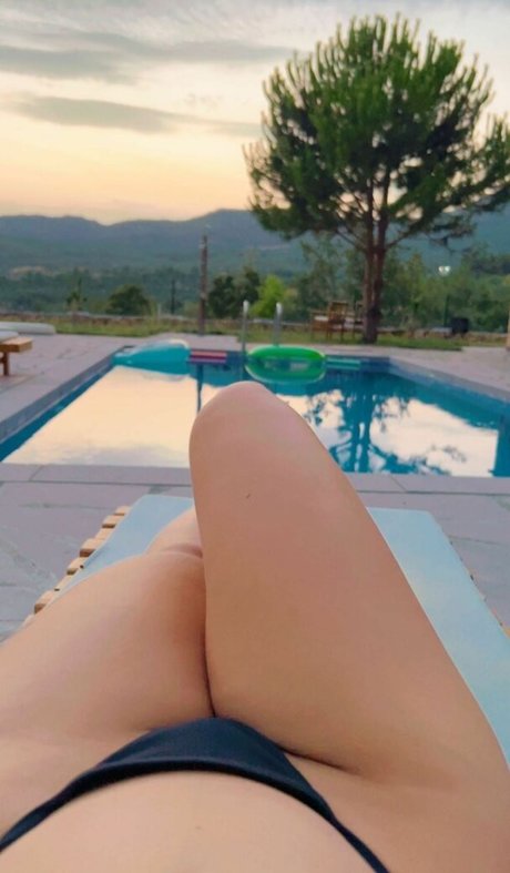 gizemsavagex nude model picture