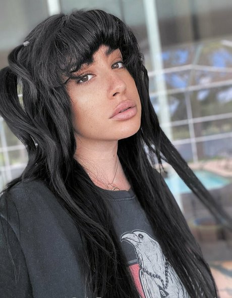 poppycarmine model erotic images