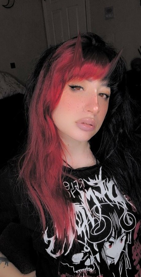 poppycarmine model xxx photos