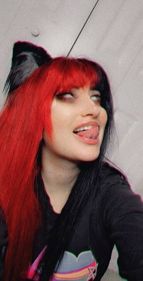 poppycarmine naked model galleries