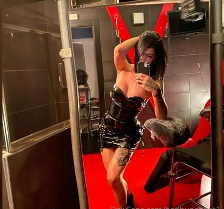 badbunnyhot1 erotic star photo