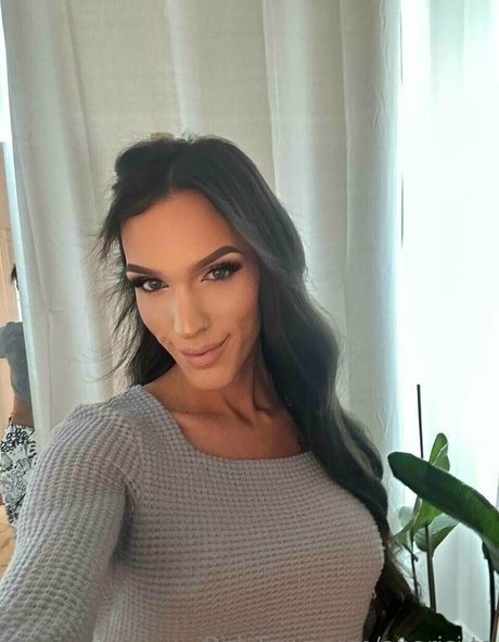 aparisi ts star porn pic