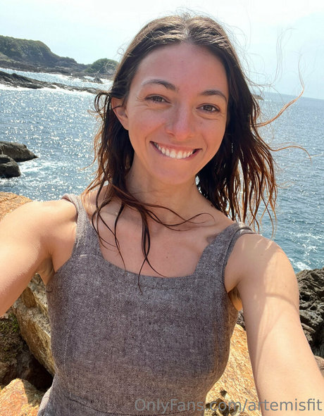 artemisfit pornstar nude pic
