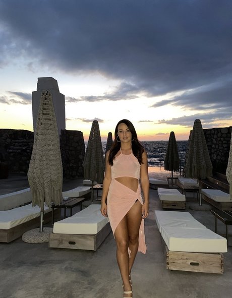 Tenille Dashwood model beautiful pics