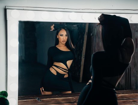 Leila Grey top model photo