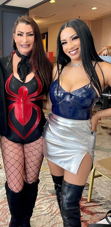 chubby gay onlyfans top image