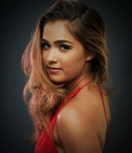 Haley Lu Richardson nude actress pictures