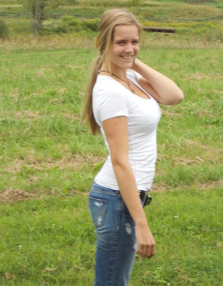 Candie CaneMFC naked model image