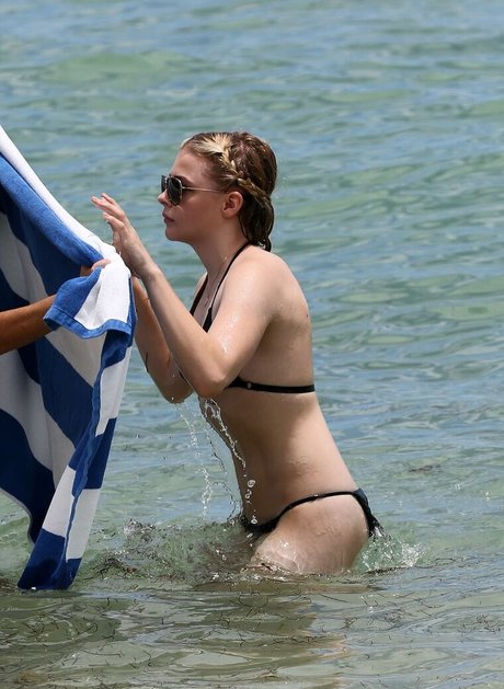 Chloe Grace Moretz model sexy pics