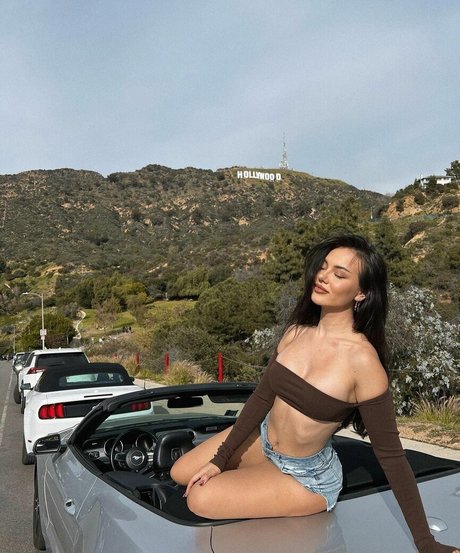 Doina Barbaneagra art model picture