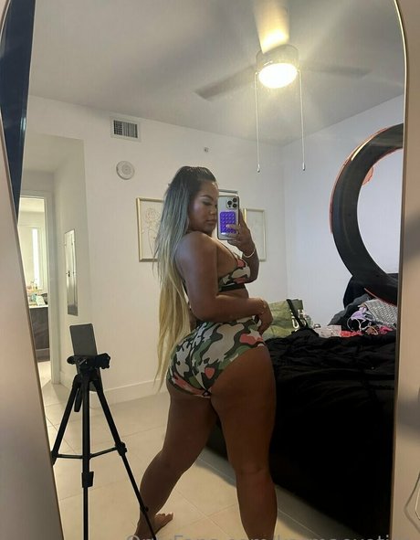 Tonti Thampitak pretty actress photos