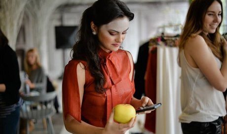 Camila Mendes pretty star img