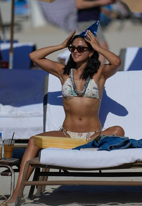 Camila Mendes art star photo