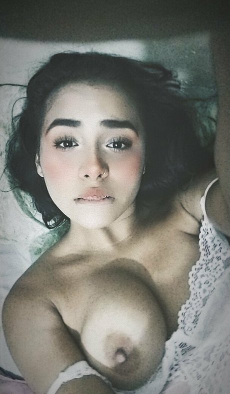 yiyisweetcousin nudes actress picture