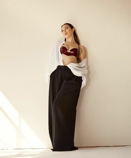 Alycia Debnam Carey beautiful actress pictures