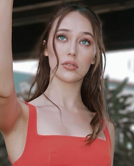 Alycia Debnam Carey hot actress pictures
