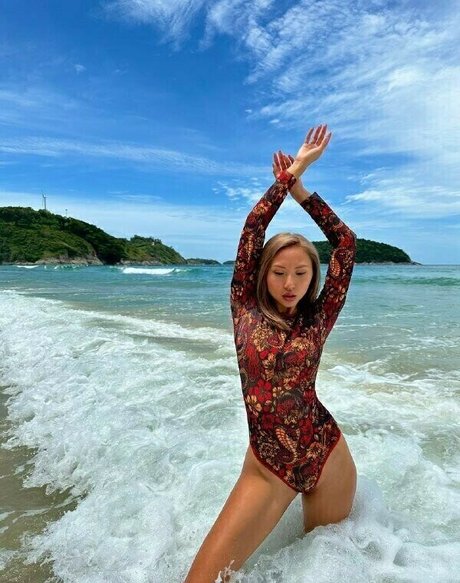 suelina pornographic model pic