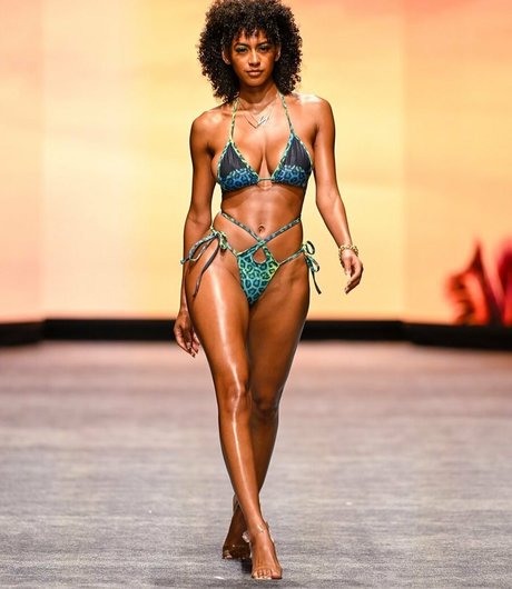 Briana Smith sexy actress picture