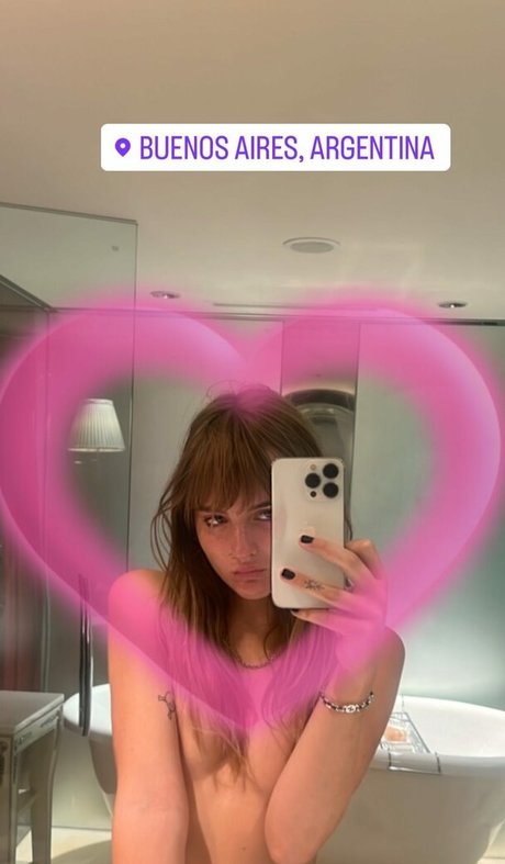 Victoria De Angelis star nice photos