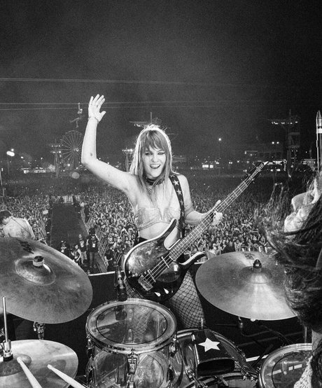 Victoria De Angelis model hot photo