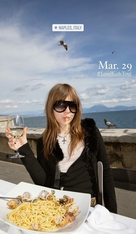 Victoria De Angelis pornstar beautiful picture