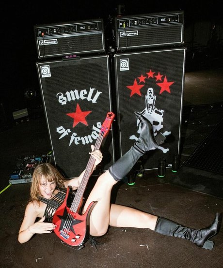 Victoria De Angelis hot pornstar image