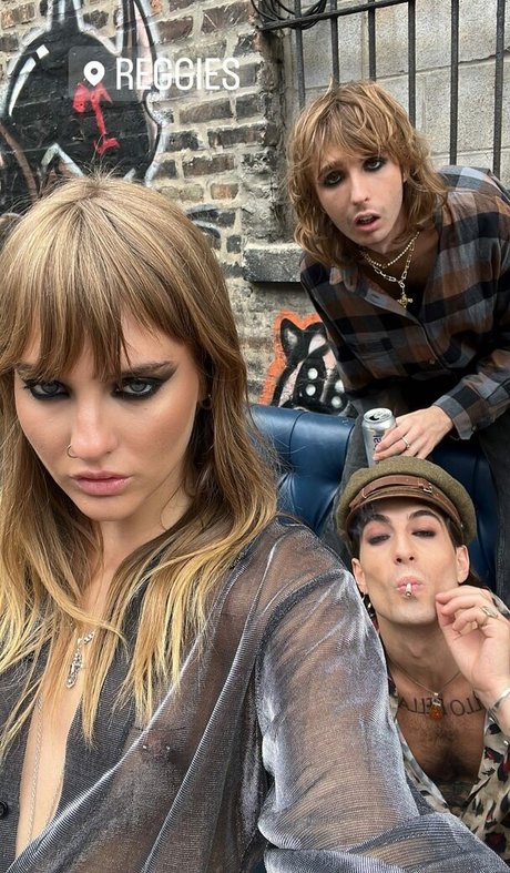 Victoria De Angelis nice actress pics