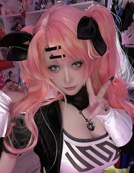 SuperBitchBecky xxx model image